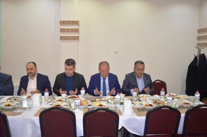 eregli-protokolu-belediye-iftarinda-bulustu-003.jpg