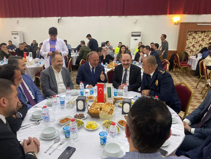 polis-haftasinda-emniyet-mensuplari-ve-protokol-iftarda-bulustu-008.jpeg