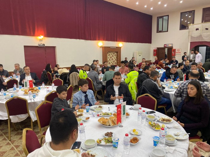 polis-haftasinda-emniyet-mensuplari-ve-protokol-iftarda-bulustu-009.jpeg